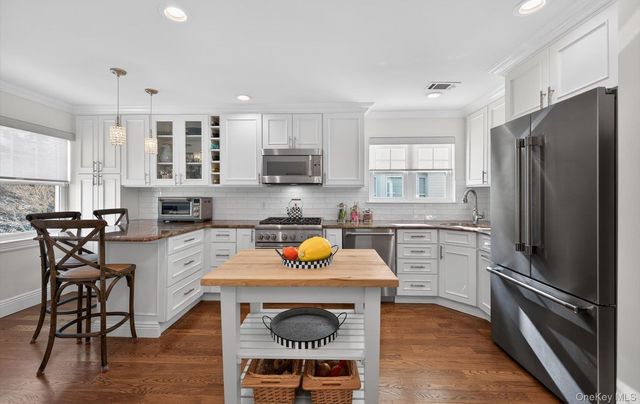 211 Barton Avenue, Melville, NY 11747