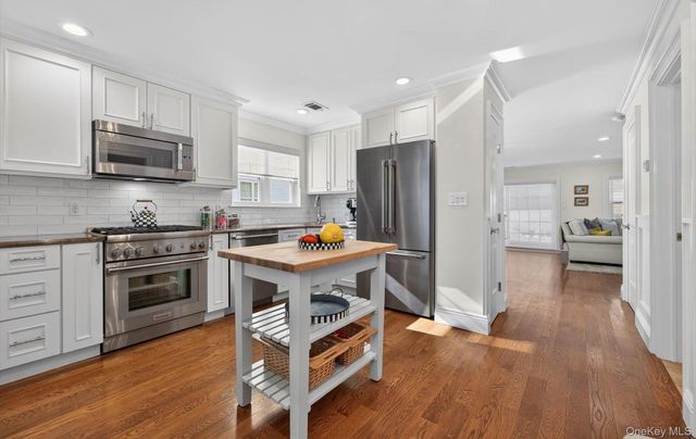 211 Barton Avenue, Melville, NY 11747