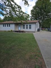 284 E Sternberg Road, Muskegon, MI 49441