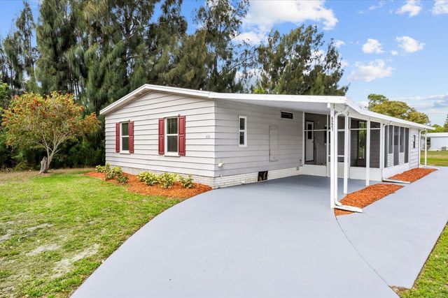 8221 Cinnamon Lane, Port St. Lucie, FL 34952