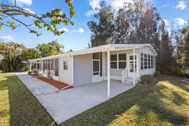 8221 Cinnamon Lane, Port St. Lucie, FL 34952