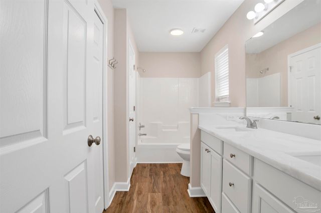 2388 Trailwood Dr, Cantonment, FL 32533