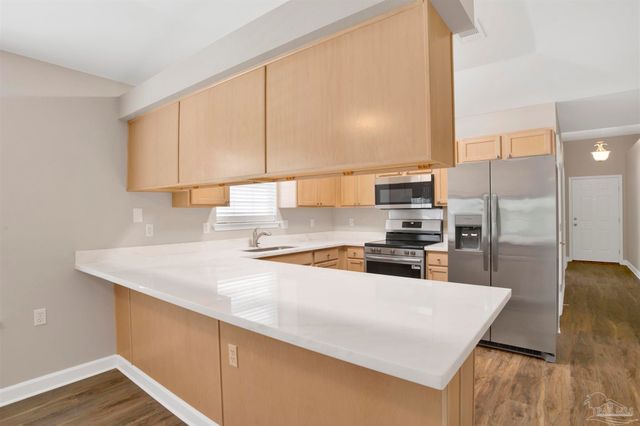 2388 Trailwood Dr, Cantonment, FL 32533