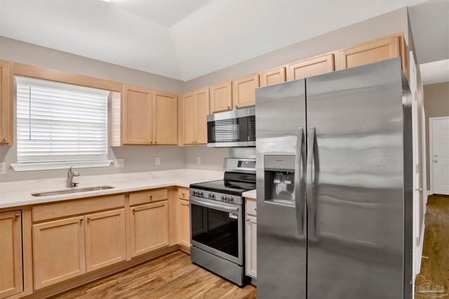 2388 Trailwood Dr, Cantonment, FL 32533