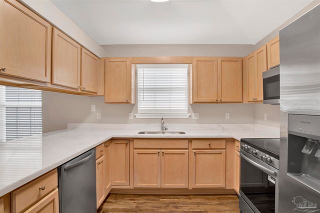 2388 Trailwood Dr, Cantonment, FL 32533