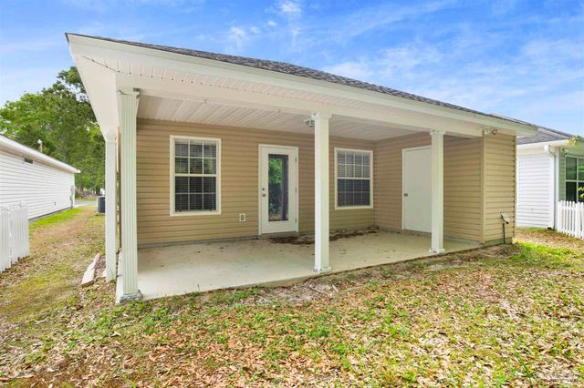 2388 Trailwood Dr, Cantonment, FL 32533