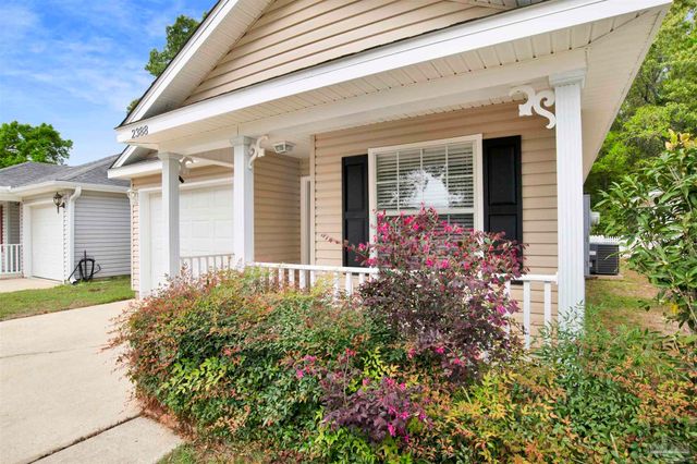 2388 Trailwood Dr, Cantonment, FL 32533