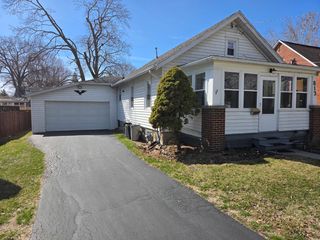 813 E 15th Street, Sterling, IL 61081