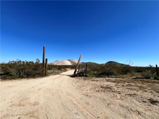 10376 55th Street W, Mojave, CA 93501