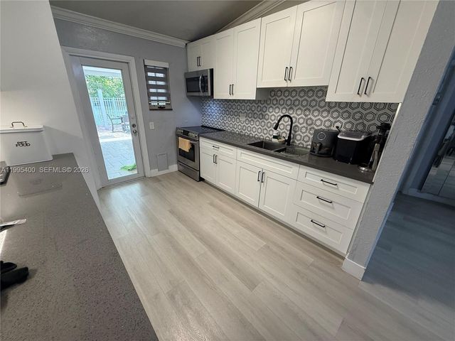 328 NW 47th St, Deerfield Beach, FL 33064