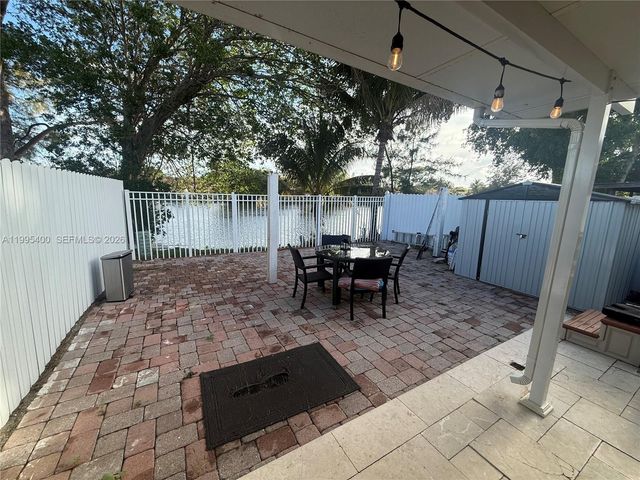 328 NW 47th St, Deerfield Beach, FL 33064