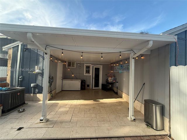 328 NW 47th St, Deerfield Beach, FL 33064