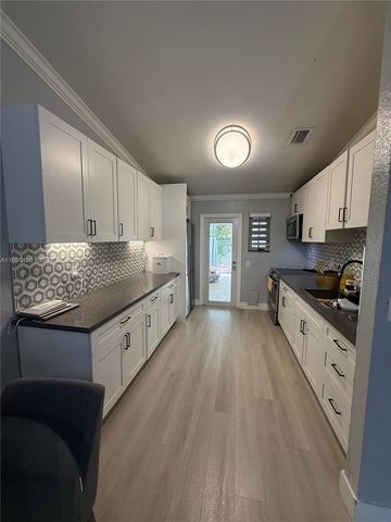 328 NW 47th St, Deerfield Beach, FL 33064