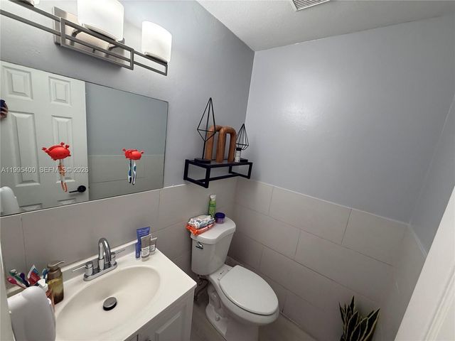 328 NW 47th St, Deerfield Beach, FL 33064