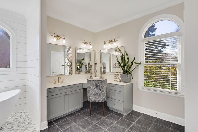 2410 HALLE PKY, Collierville, TN 38017