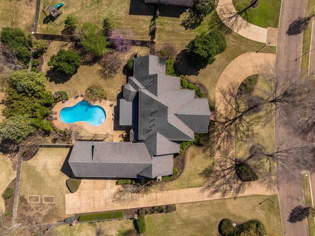 2410 HALLE PKY, Collierville, TN 38017