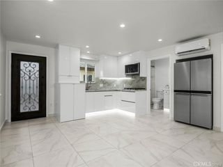 18841 Collins Street, Tarzana, CA 91356