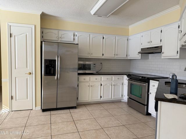 1327 Fox Chase Drive, Southaven, MS 38671