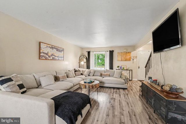 2303 IONOFF RD, Harrisburg, PA 17110