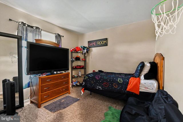 2303 IONOFF RD, Harrisburg, PA 17110