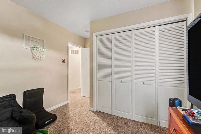 2303 IONOFF RD, Harrisburg, PA 17110