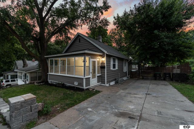3912 S 14th Street, Omaha, NE 68107