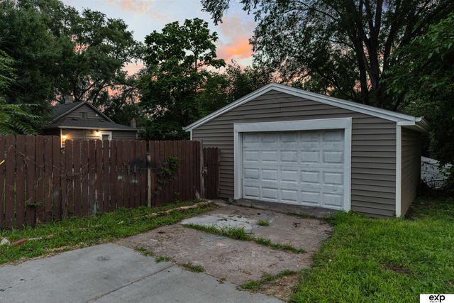 3912 S 14th Street, Omaha, NE 68107