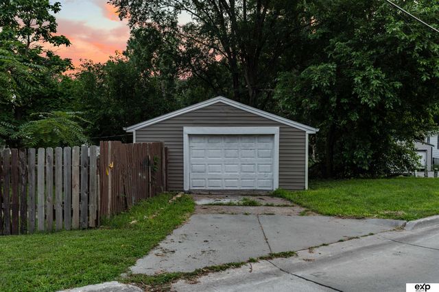 3912 S 14th Street, Omaha, NE 68107