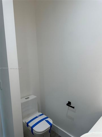 4631 SW 32nd Ave 4C, Dania Beach, FL 33312