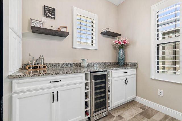 14622 RED CASTLE AVENUE, Lithia, FL 33547