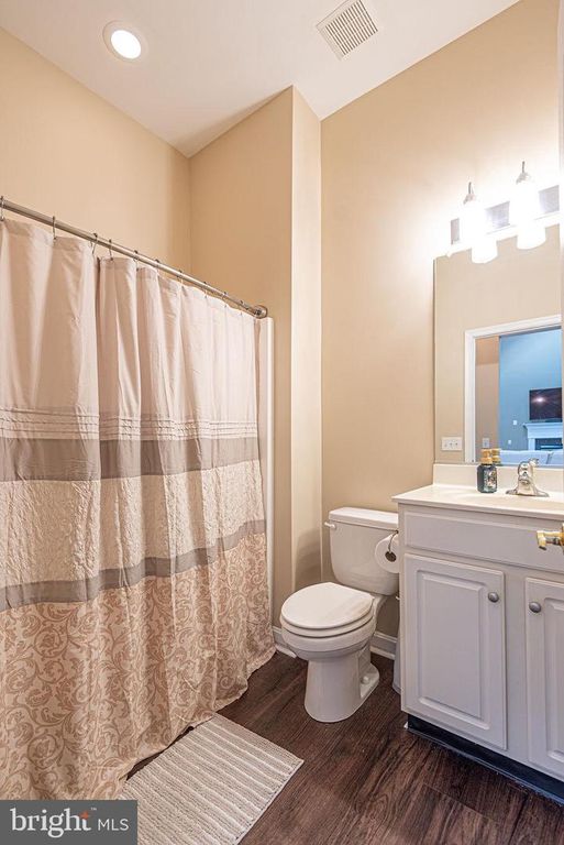 Image 38 of property listing at 8 LONG POINT CT, Ocean Pines, MD 21811