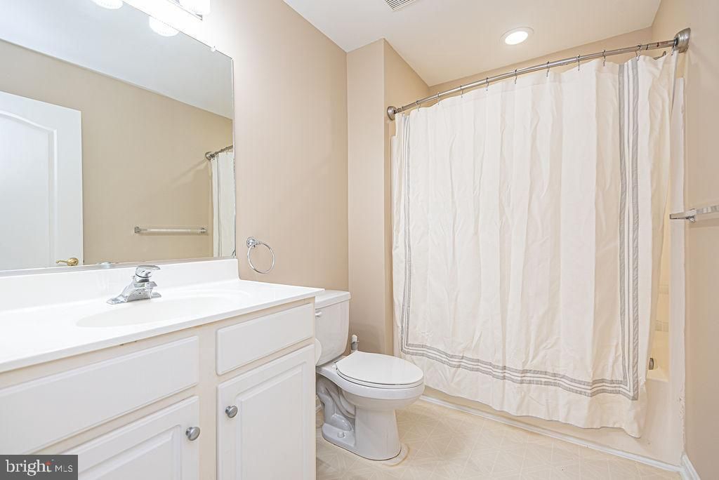 Image 49 of property listing at 8 LONG POINT CT, Ocean Pines, MD 21811