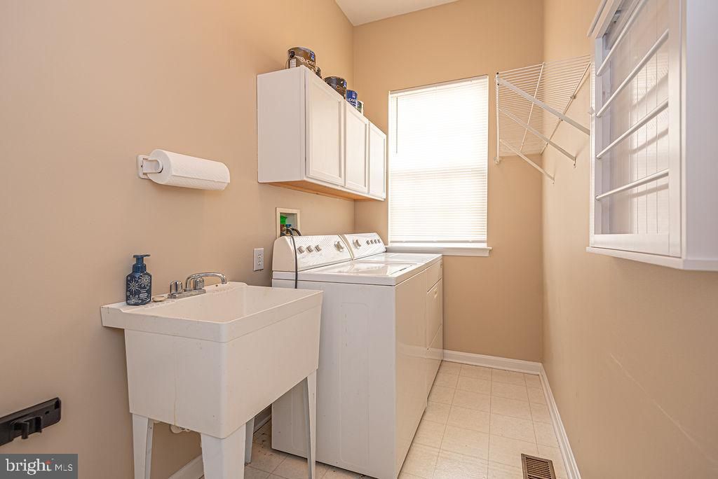 Image 55 of property listing at 8 LONG POINT CT, Ocean Pines, MD 21811