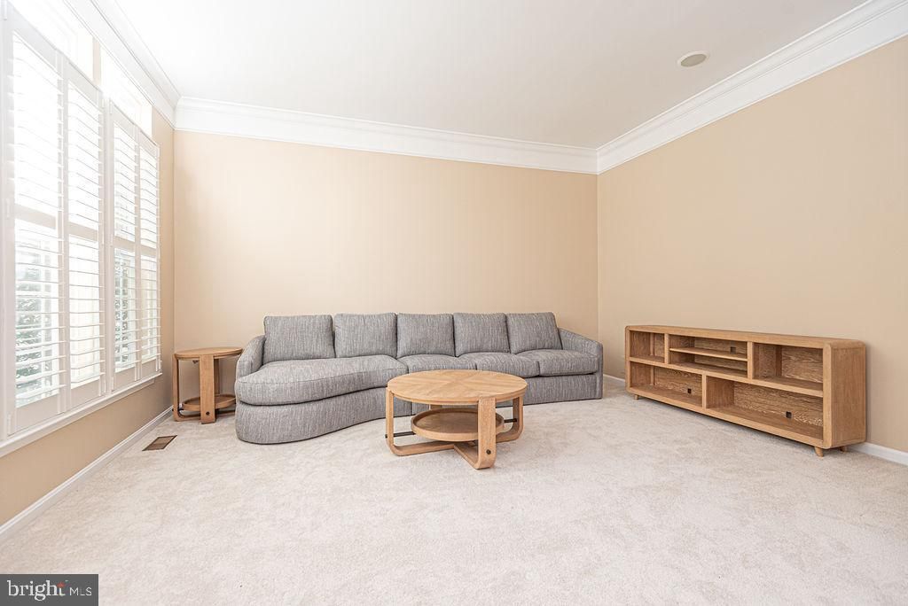 Image 5 of property listing at 8 LONG POINT CT, Ocean Pines, MD 21811