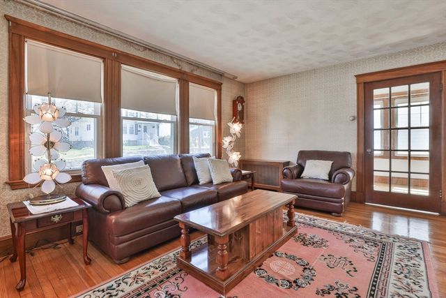 14 Crown St, Milton, MA 02186