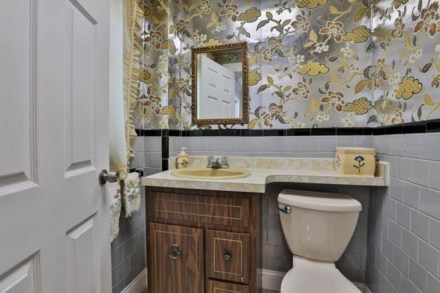 14 Crown St, Milton, MA 02186