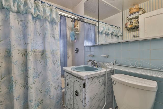 14 Crown St, Milton, MA 02186