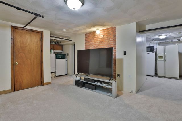 14 Crown St, Milton, MA 02186