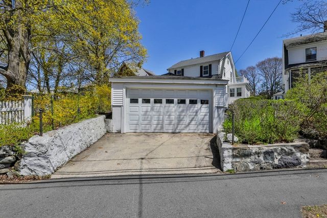 14 Crown St, Milton, MA 02186
