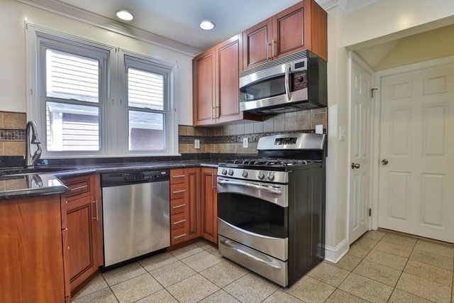 14 Crown St, Milton, MA 02186