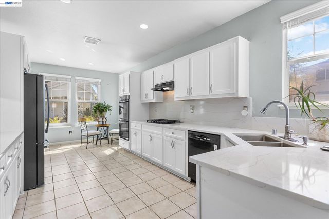 11 fallen leaf, Rodeo, CA 94572