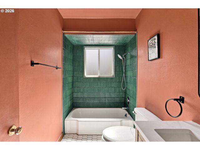 3911 Ne KILLINGSWORTH St 10, Portland, OR 97211