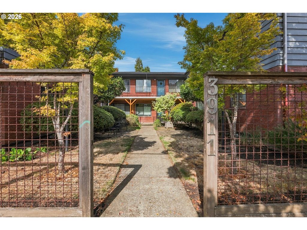 3911 Ne KILLINGSWORTH St 10, Portland, OR 97211