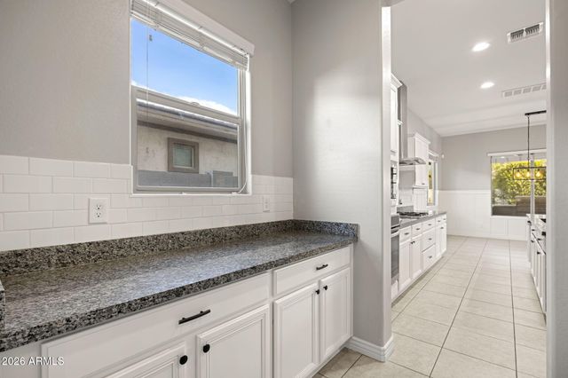 4247 E COMSTOCK Drive, Gilbert, AZ 85296