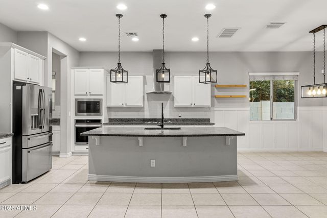 4247 E COMSTOCK Drive, Gilbert, AZ 85296