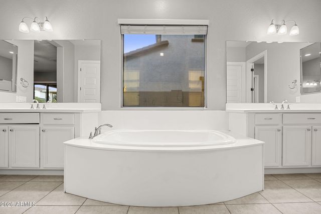 4247 E COMSTOCK Drive, Gilbert, AZ 85296
