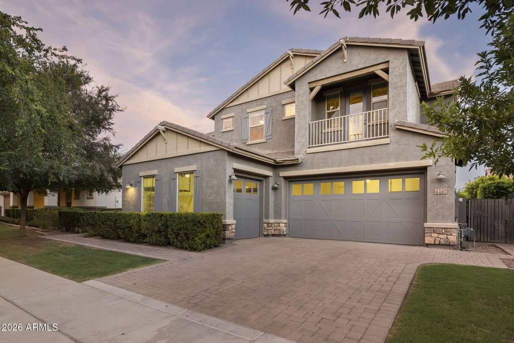 4247 E COMSTOCK Drive, Gilbert, AZ 85296