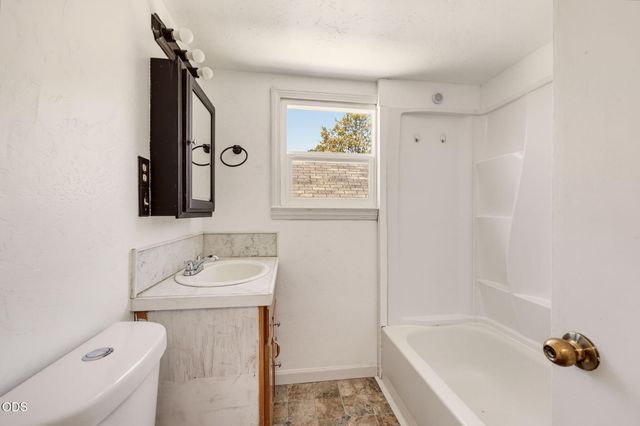 2082 NE Fairview Avenue, Grants Pass, OR 97526
