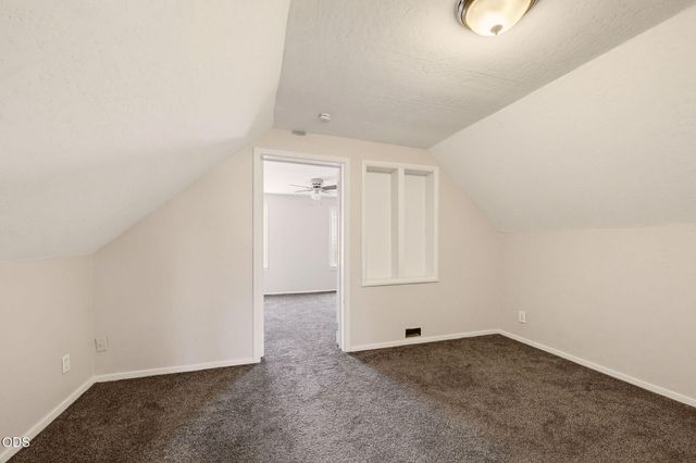2082 NE Fairview Avenue, Grants Pass, OR 97526
