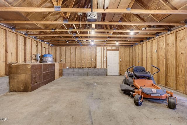 2082 NE Fairview Avenue, Grants Pass, OR 97526